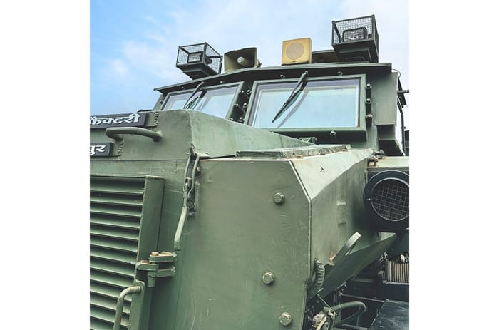 Mercedes G Wagen vs Airavat: Battle Stations 